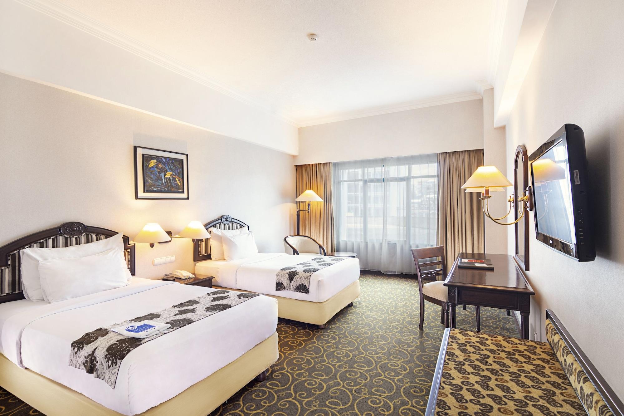 Blue Sky Hotel Balikpapan Exterior photo