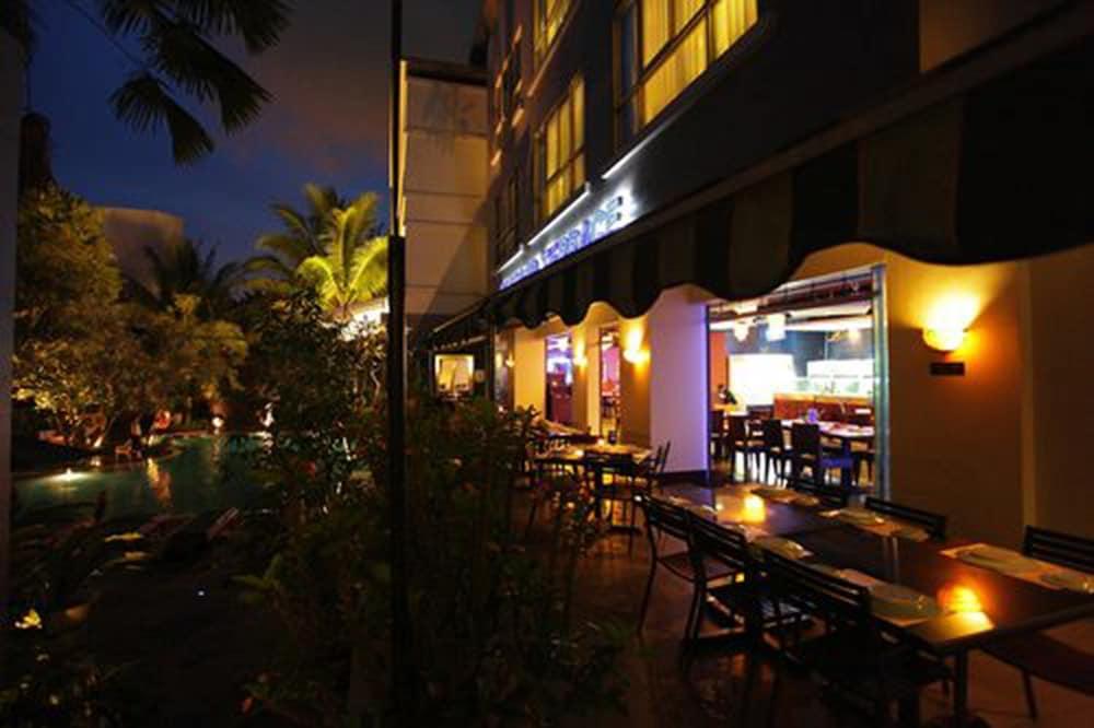 Blue Sky Hotel Balikpapan Exterior photo