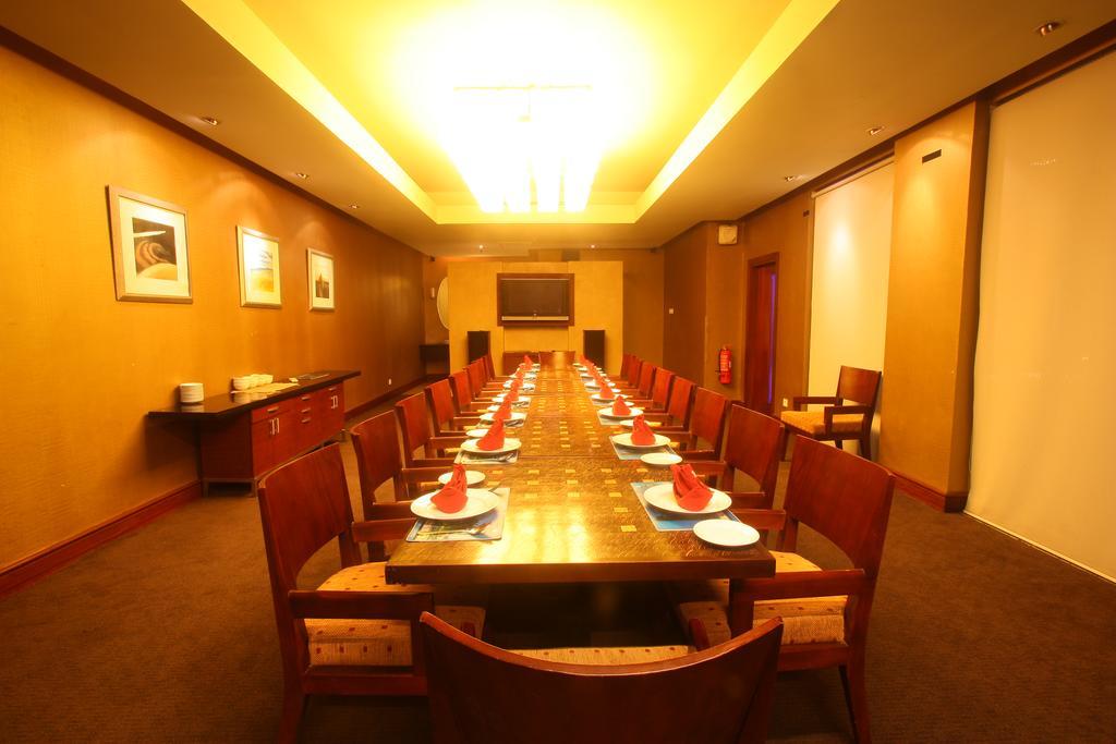 Blue Sky Hotel Balikpapan Exterior photo