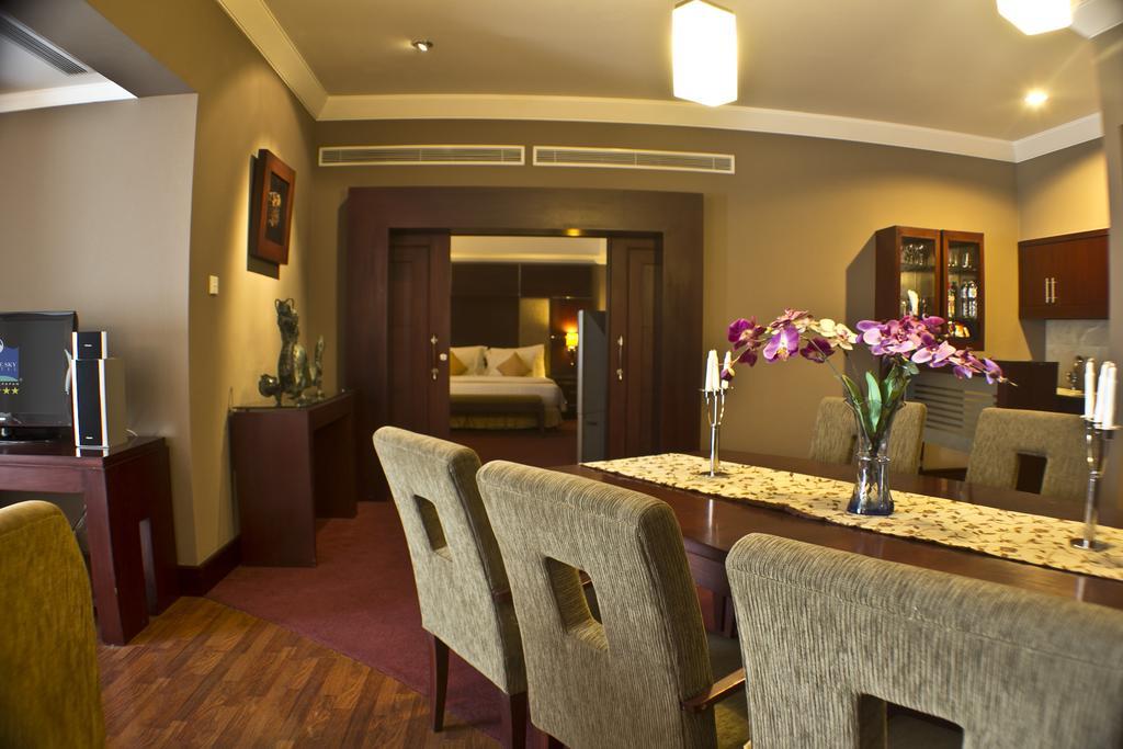 Blue Sky Hotel Balikpapan Exterior photo